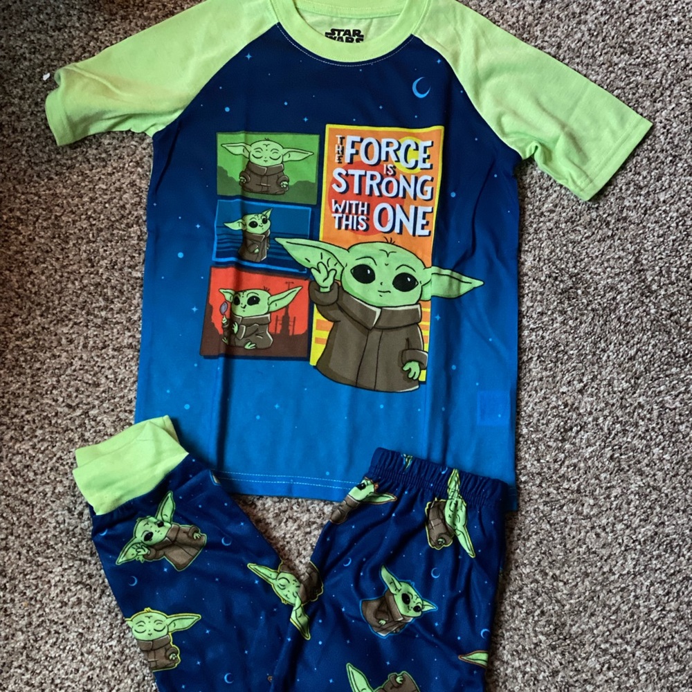 Star Wars baby yoda pajamas NWT